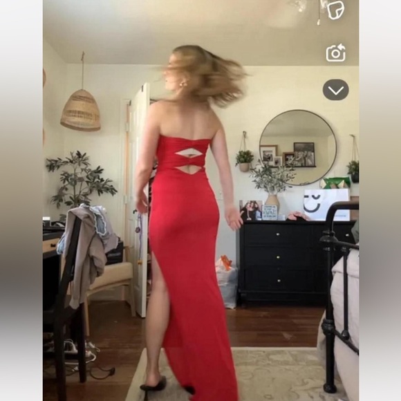 Katie May - Sway Gown in
Scarlett - Picture 5 of 7